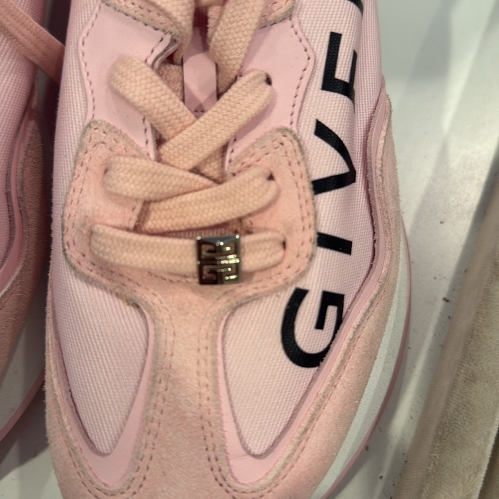 NWT Givenchy pink sneakers a size 8.5 - Picture 4 of 6